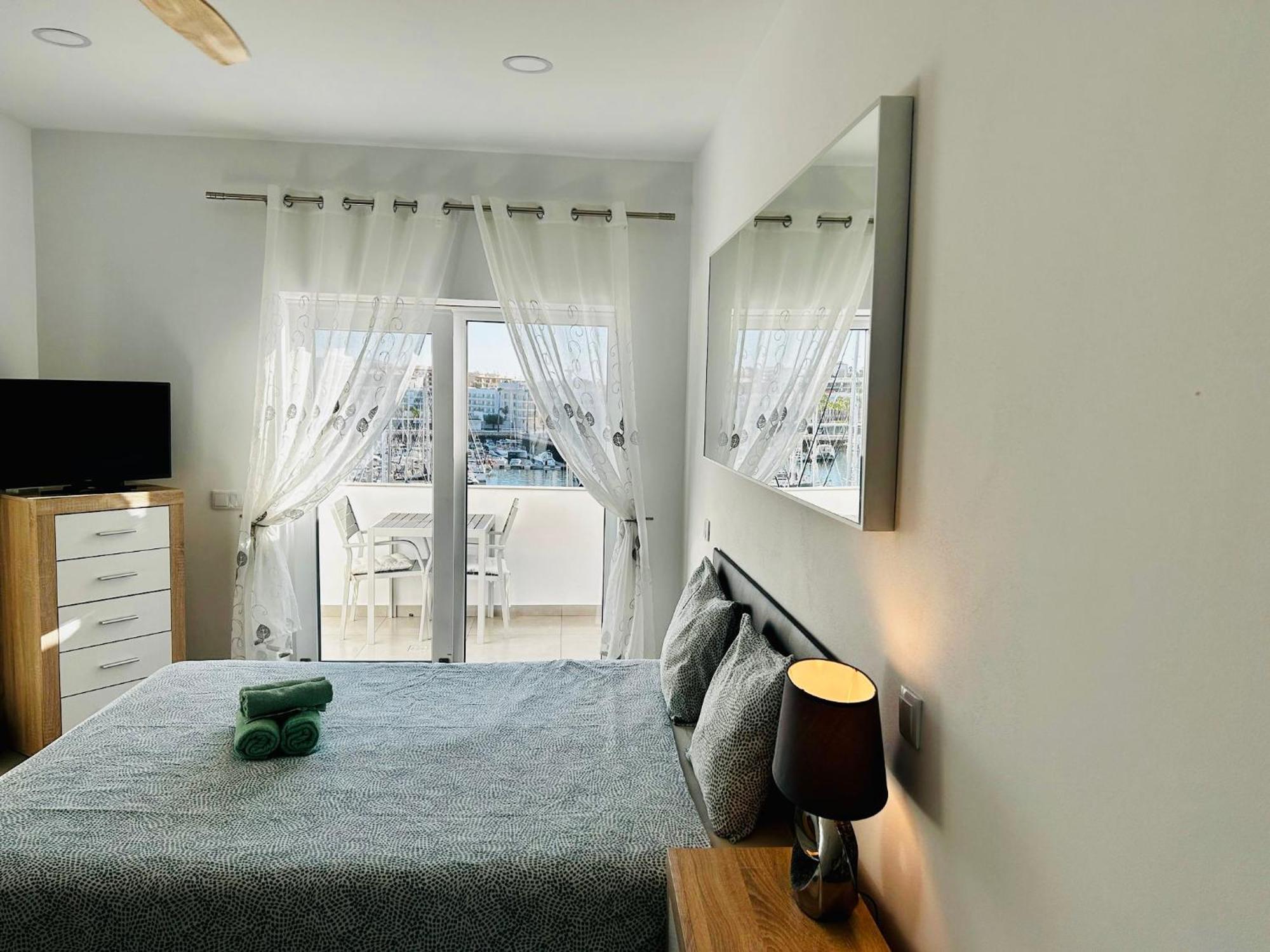Central Lagos Apt With Marina Views Near Beaches Extérieur photo