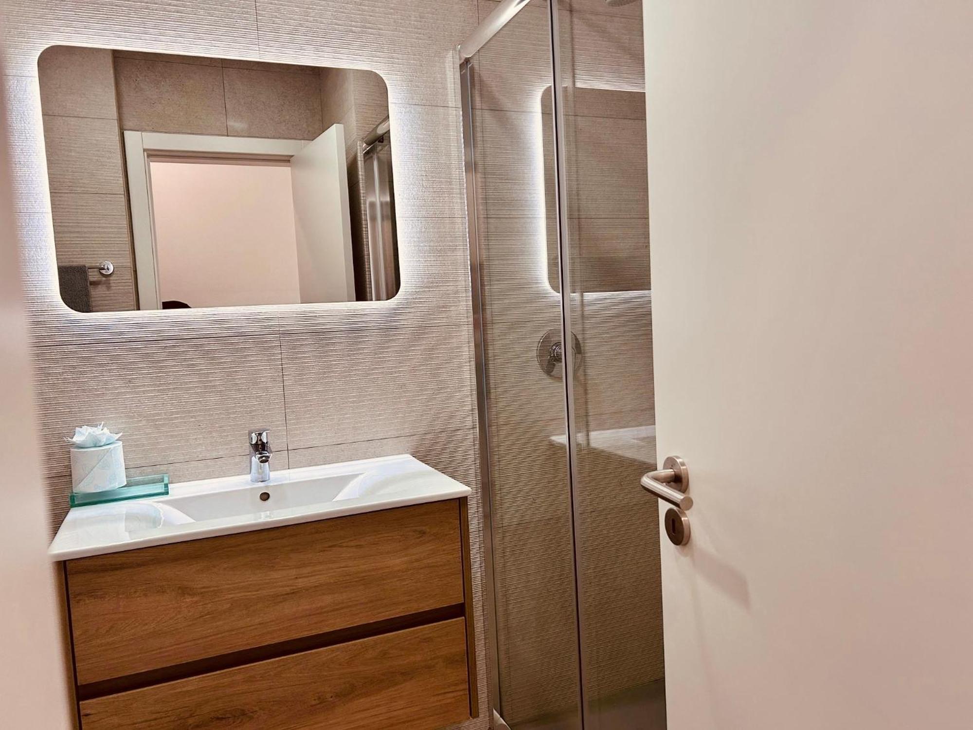 Central Lagos Apt With Marina Views Near Beaches Extérieur photo