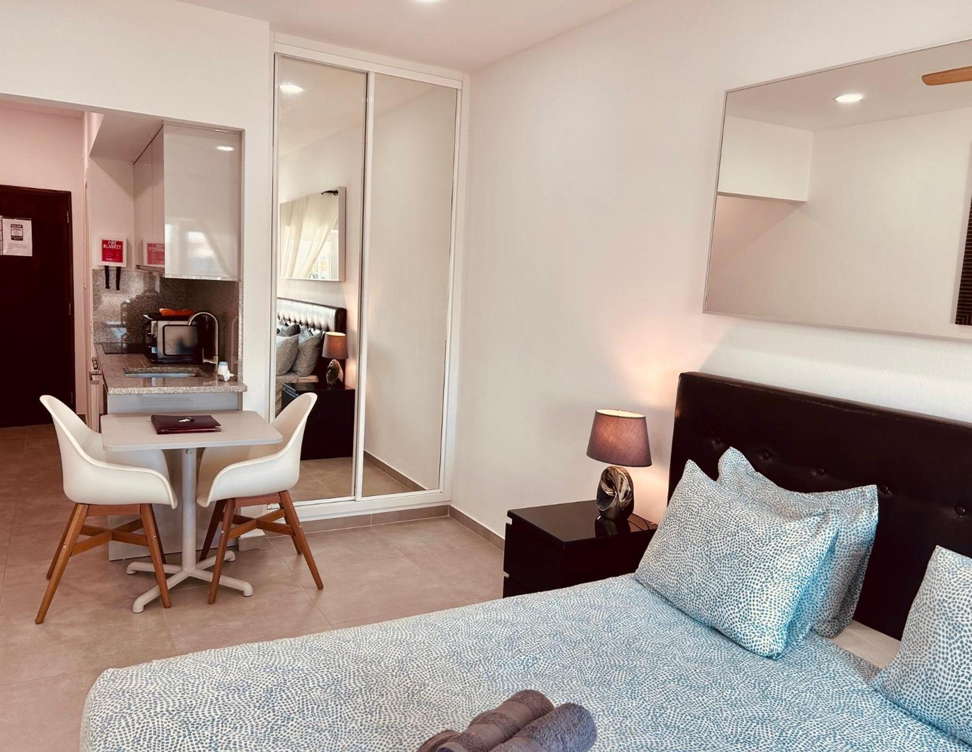 Central Lagos Apt With Marina Views Near Beaches Extérieur photo