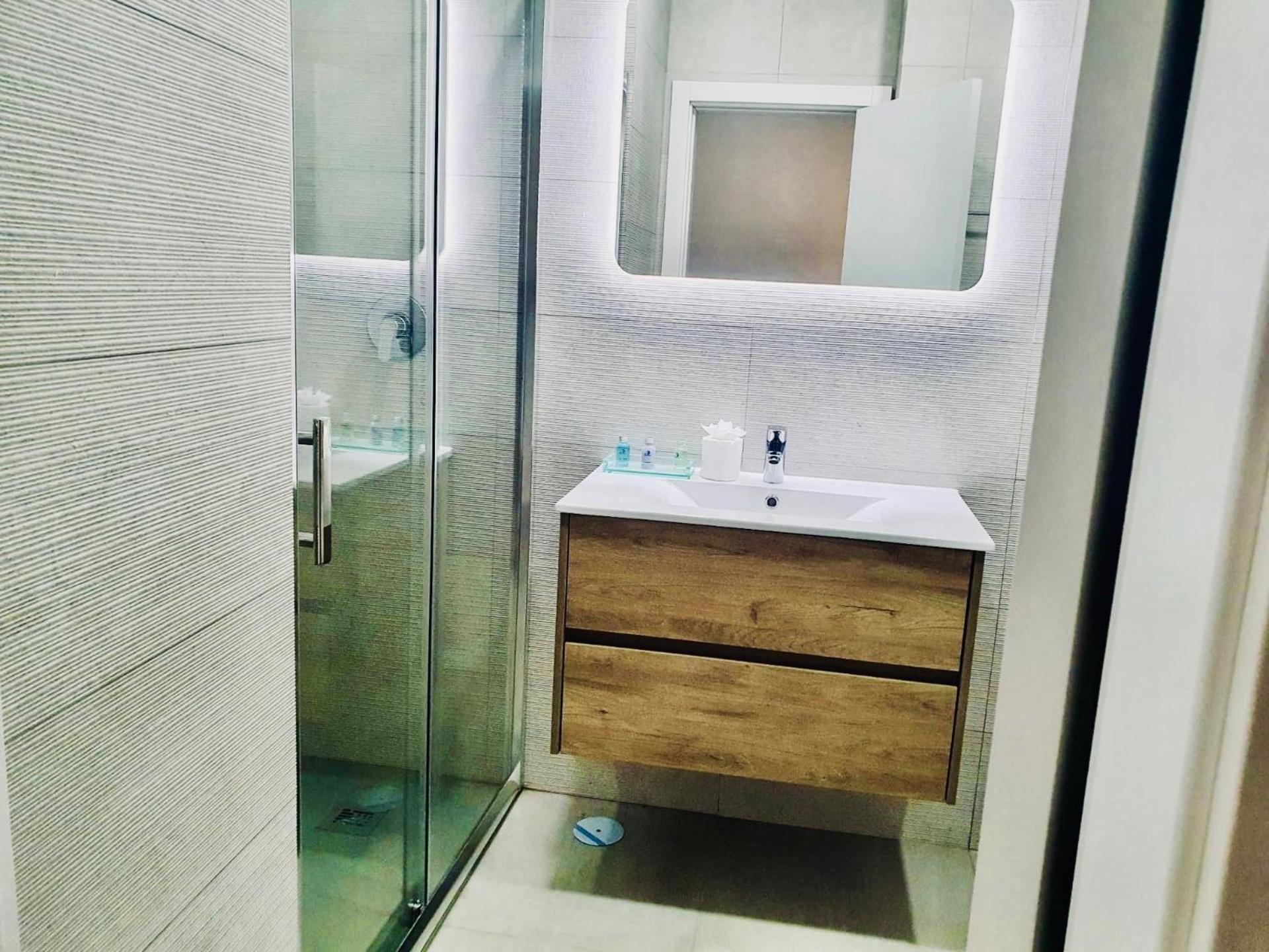 Central Lagos Apt With Marina Views Near Beaches Extérieur photo