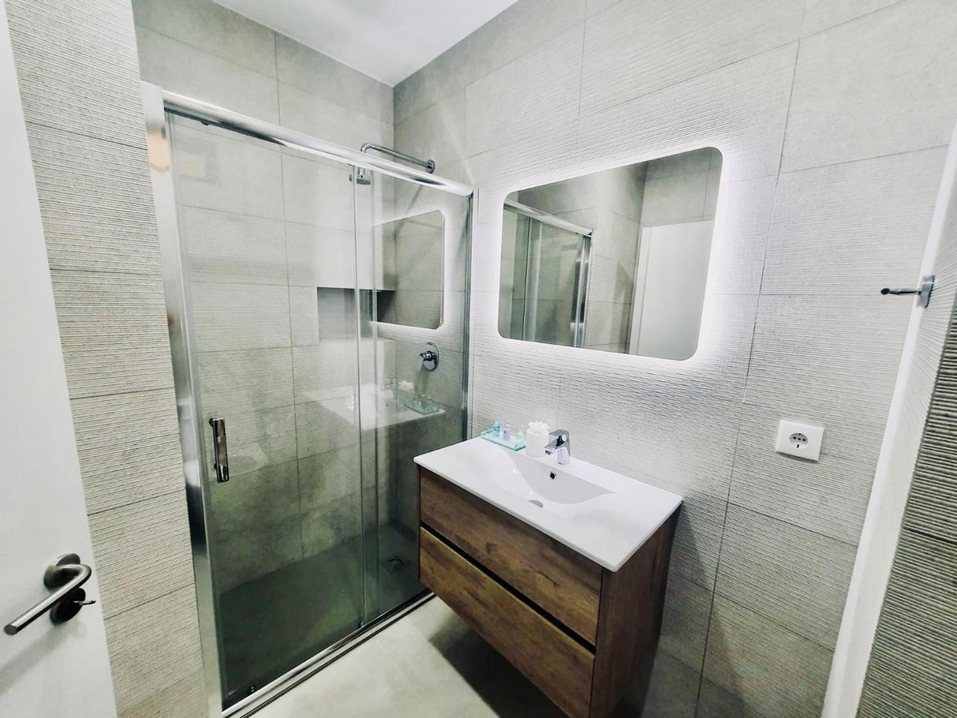 Central Lagos Apt With Marina Views Near Beaches Extérieur photo